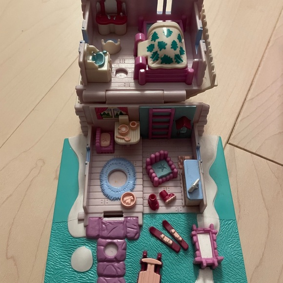 VINTAGE POLLY POCKETS DOLL HOUSE - Picture 1 of 2